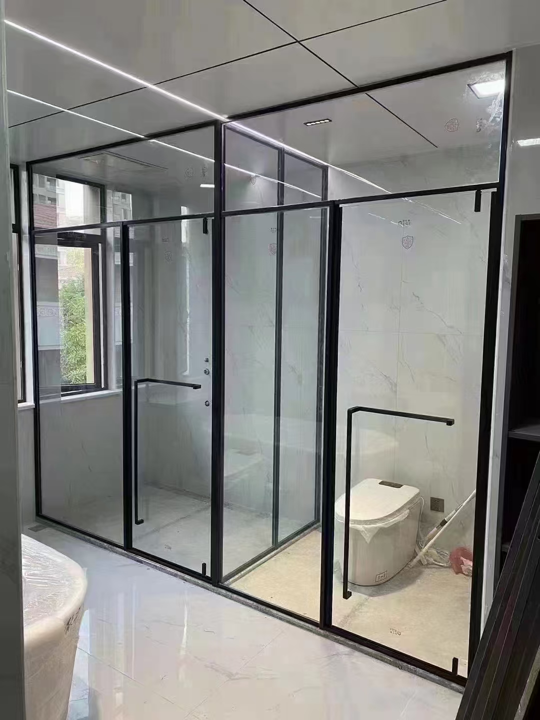 T-shaped-shower-room